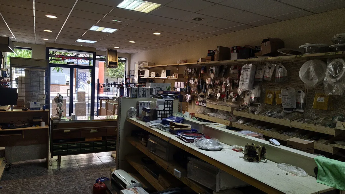 Interior de la tienda Julcrisa